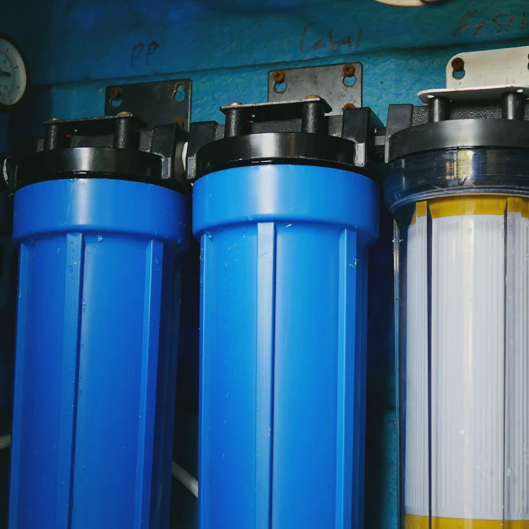 montaż filtrów do&nbsp;wody